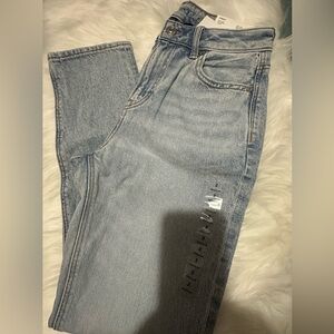 American Eagle High-Waisted Strigid Mom Jeans.
Size: 2